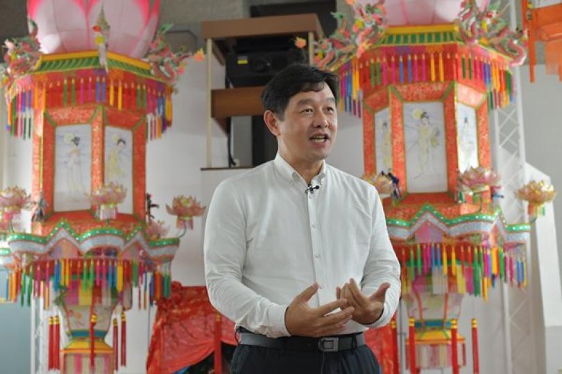 保育傳承: 非物質文化遺產辦事處館長林國輝說，紮作與生活息息相關；政府致力弘揚這手藝，保存香港傳統文化。