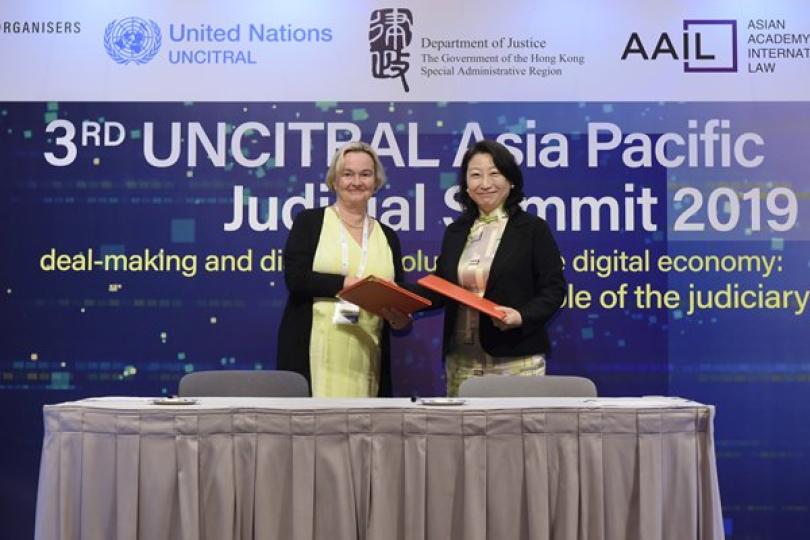 律政司簽兩備忘錄促進法律合作